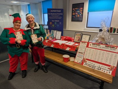 Jodie and Simon supporting the Big Elf Service finale